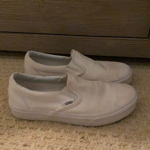 Vans Low Top White Sneaker Size 6 in Women’s and Size 4.5 in Men’s